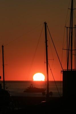 lever de soleil sur le port de monaco 