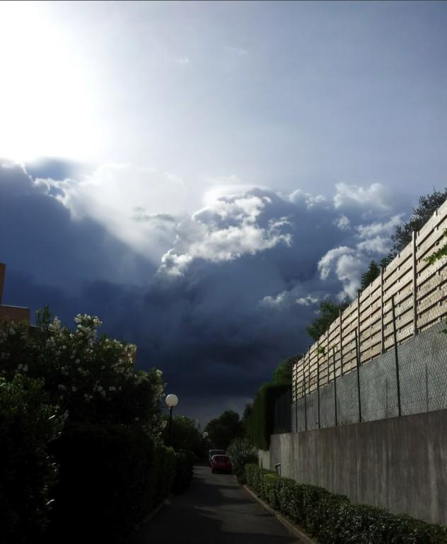 Ciel d'orage à 9h30 - en regardant vers l'Italie